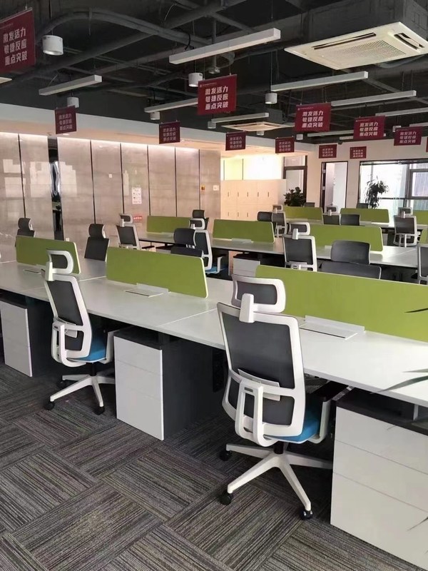 ব্যাক এবং হেড সাপোর্ট সহ উচ্চতা সামঞ্জস্যযোগ্য এর্গোনমিক কালো সুইভেল জাল চেয়ার OEM ODM